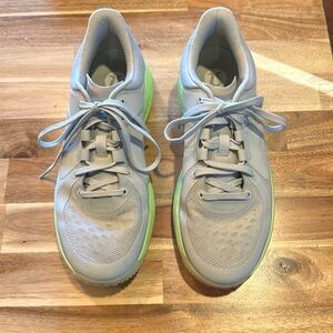 Ladies sneakers size 8